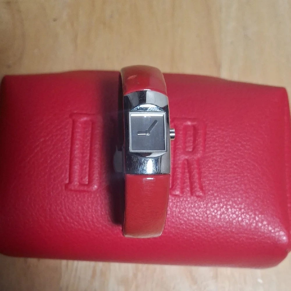 Christian dior Red Leather Strap Watch. - Picture 1 of 8